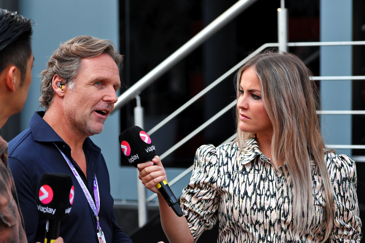 GP OLANDA, (L to R):  Ho-Pin Tung (CHN) / (NLD) Viaplay F1 Presenter with Mike Hezemans (NLD) Viaplay F1 Expert e Amber Brantsen (NLD) Viplay F1 Presenter.
04.09.2022. Formula 1 World Championship, Rd 14, Dutch Grand Prix, Zandvoort, Netherlands, Gara Day.
- www.xpbimages.com, EMail: requests@xpbimages.com © Copyright: Miltenburg / XPB Images
