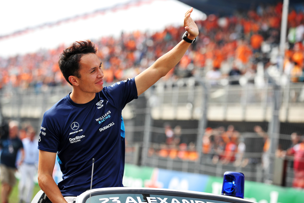 GP OLANDA, Alexander Albon (THA) Williams Racing on the drivers parade.
04.09.2022. Formula 1 World Championship, Rd 14, Dutch Grand Prix, Zandvoort, Netherlands, Gara Day.
 - www.xpbimages.com, EMail: requests@xpbimages.com © Copyright: Coates / XPB Images