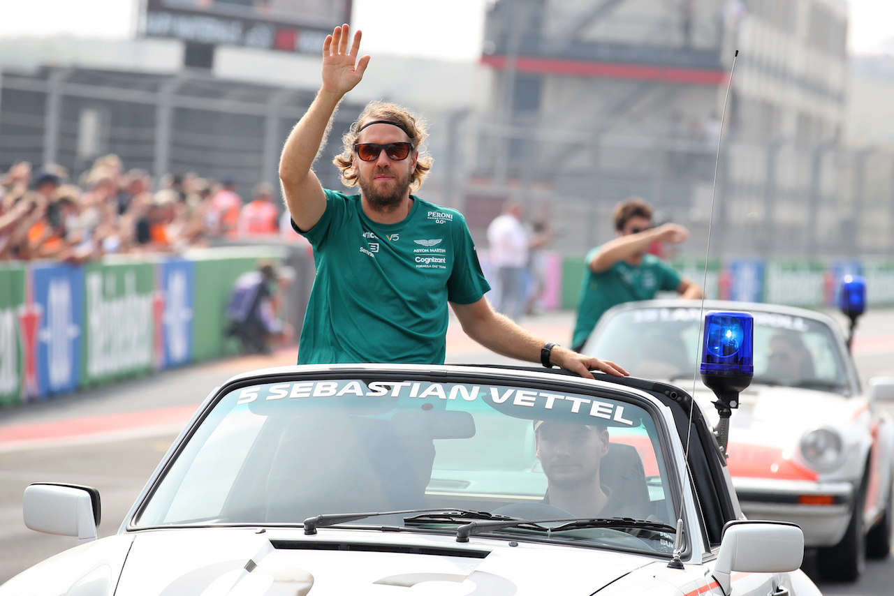 GP OLANDA, Sebastian Vettel (GER) Aston Martin F1 Team on the drivers parade.
04.09.2022. Formula 1 World Championship, Rd 14, Dutch Grand Prix, Zandvoort, Netherlands, Gara Day.
 - www.xpbimages.com, EMail: requests@xpbimages.com © Copyright: Coates / XPB Images