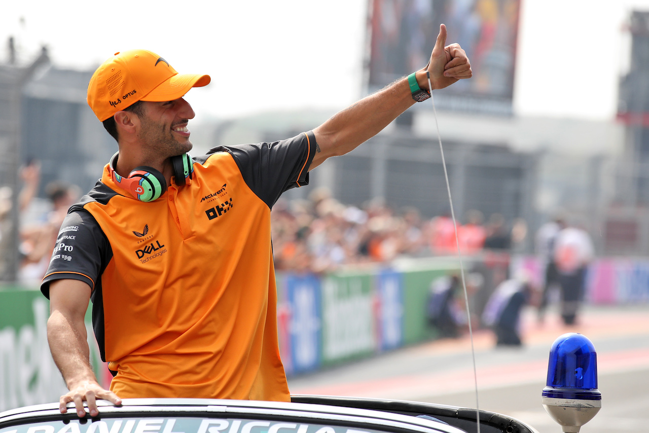 GP OLANDA, Daniel Ricciardo (AUS) McLaren on the drivers parade.
04.09.2022. Formula 1 World Championship, Rd 14, Dutch Grand Prix, Zandvoort, Netherlands, Gara Day.
 - www.xpbimages.com, EMail: requests@xpbimages.com © Copyright: Coates / XPB Images