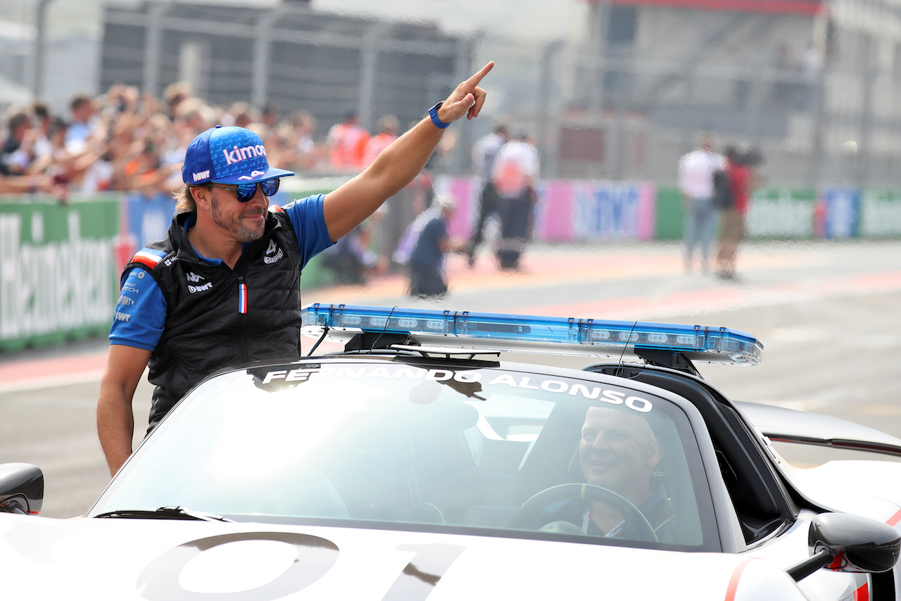 GP OLANDA, Fernando Alonso (ESP) Alpine F1 Team on the drivers parade.
04.09.2022. Formula 1 World Championship, Rd 14, Dutch Grand Prix, Zandvoort, Netherlands, Gara Day.
 - www.xpbimages.com, EMail: requests@xpbimages.com © Copyright: Coates / XPB Images