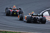 GP OLANDA, Sergio Perez (MEX) Red Bull Racing RB18 davanti a Lando Norris (GBR) McLaren MCL36.
04.09.2022. Formula 1 World Championship, Rd 14, Dutch Grand Prix, Zandvoort, Netherlands, Gara Day.
- www.xpbimages.com, EMail: requests@xpbimages.com © Copyright: Bearne / XPB Images