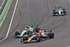 GP OLANDA, Lewis Hamilton (GBR) Mercedes AMG F1 W13 e Max Verstappen (NLD) Red Bull Racing RB18 battle for position.
04.09.2022. Formula 1 World Championship, Rd 14, Dutch Grand Prix, Zandvoort, Netherlands, Gara Day.
- www.xpbimages.com, EMail: requests@xpbimages.com © Copyright: Bearne / XPB Images