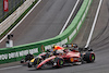 GP OLANDA, Carlos Sainz Jr (ESP) Ferrari F1-75 e Sergio Perez (MEX) Red Bull Racing RB18 battle for position.
04.09.2022. Formula 1 World Championship, Rd 14, Dutch Grand Prix, Zandvoort, Netherlands, Gara Day.
- www.xpbimages.com, EMail: requests@xpbimages.com © Copyright: Bearne / XPB Images