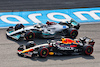 GP OLANDA, George Russell (GBR) Mercedes AMG F1 W13 e Max Verstappen (NLD) Red Bull Racing RB18 battle for position.
04.09.2022. Formula 1 World Championship, Rd 14, Dutch Grand Prix, Zandvoort, Netherlands, Gara Day.
- www.xpbimages.com, EMail: requests@xpbimages.com © Copyright: Miltenburg / XPB Images