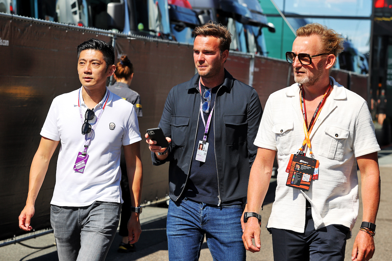GP OLANDA, (L to R): Ho-Pin Tung (CHN) / (NLD) with Giedo van der Garde (NLD) e Prince Bernhard of Orange-Nassau, van Vollenhoven (NLD) Zandvoort Circuit Co-Owner.
01.09.2022. Formula 1 World Championship, Rd 14, Dutch Grand Prix, Zandvoort, Netherlands, Preparation Day.
- www.xpbimages.com, EMail: requests@xpbimages.com © Copyright: Moy / XPB Images