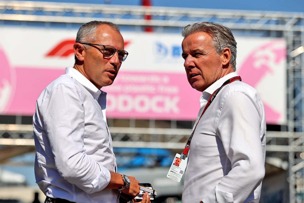 GP OLANDA, (L to R): Stefano Domenicali (ITA) Formula One President e CEO with Raymond Vermeulen (NLD) Driver Manager.
01.09.2022. Formula 1 World Championship, Rd 14, Dutch Grand Prix, Zandvoort, Netherlands, Preparation Day.
- www.xpbimages.com, EMail: requests@xpbimages.com © Copyright: Moy / XPB Images
