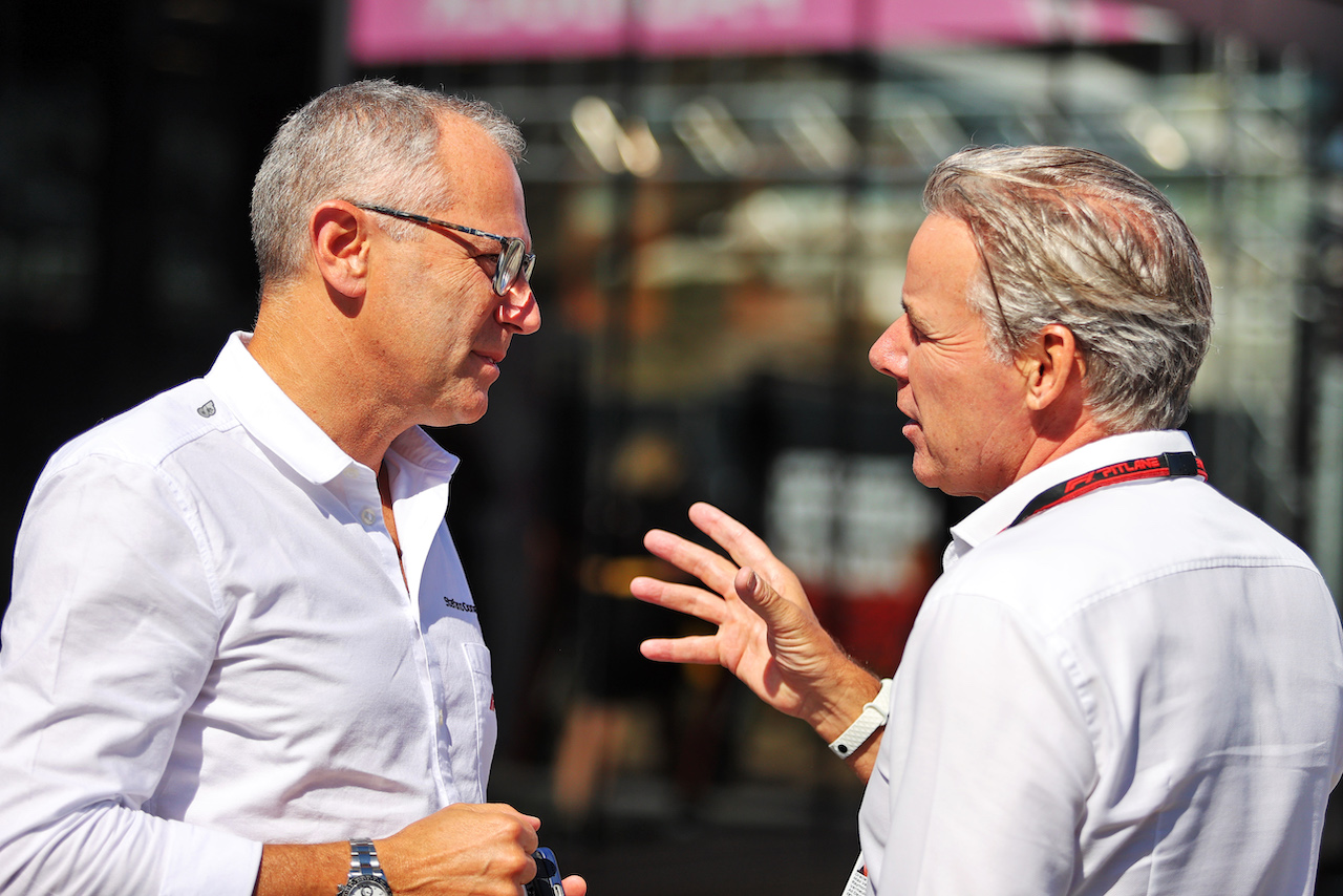 GP OLANDA, (L to R): Stefano Domenicali (ITA) Formula One President e CEO with Raymond Vermeulen (NLD) Driver Manager.
01.09.2022. Formula 1 World Championship, Rd 14, Dutch Grand Prix, Zandvoort, Netherlands, Preparation Day.
- www.xpbimages.com, EMail: requests@xpbimages.com © Copyright: Moy / XPB Images