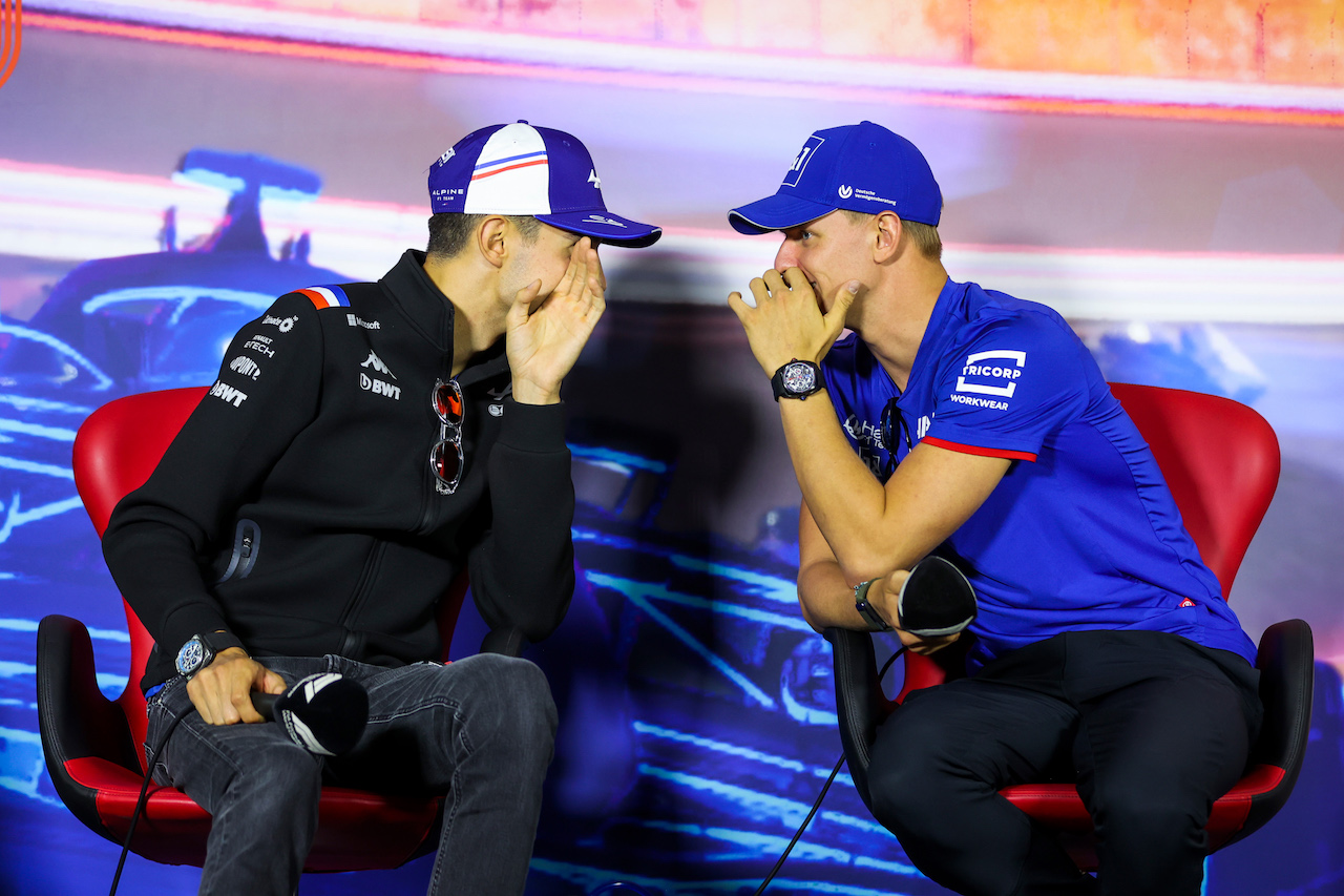 GP OLANDA, (L to R): Esteban Ocon (FRA) Alpine F1 Team e Mick Schumacher (GER) Haas F1 Team in the FIA Press Conference.
01.09.2022. Formula 1 World Championship, Rd 14, Dutch Grand Prix, Zandvoort, Netherlands, Preparation Day.
- www.xpbimages.com, EMail: requests@xpbimages.com © Copyright: XPB Images