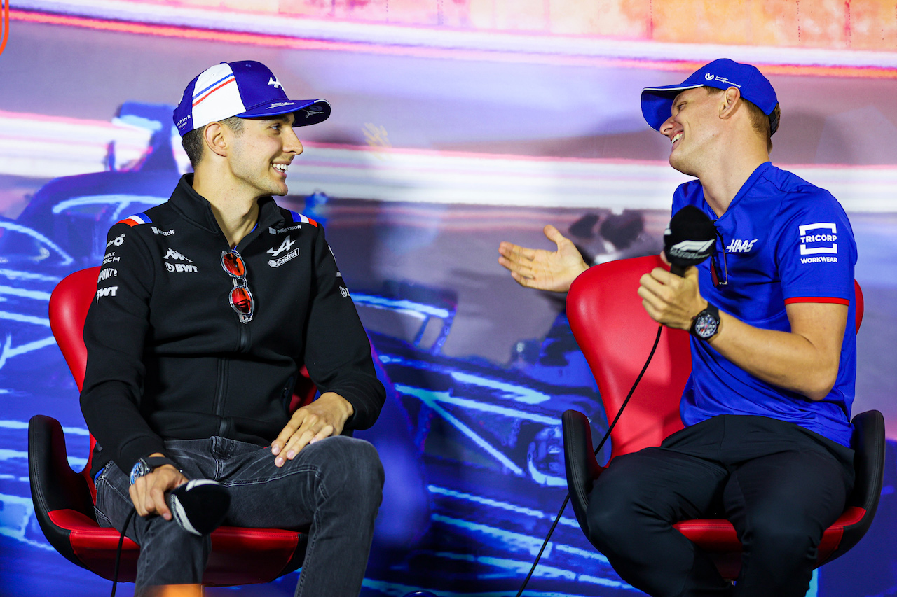 GP OLANDA, (L to R): Esteban Ocon (FRA) Alpine F1 Team e Mick Schumacher (GER) Haas F1 Team in the FIA Press Conference.
01.09.2022. Formula 1 World Championship, Rd 14, Dutch Grand Prix, Zandvoort, Netherlands, Preparation Day.
- www.xpbimages.com, EMail: requests@xpbimages.com © Copyright: XPB Images