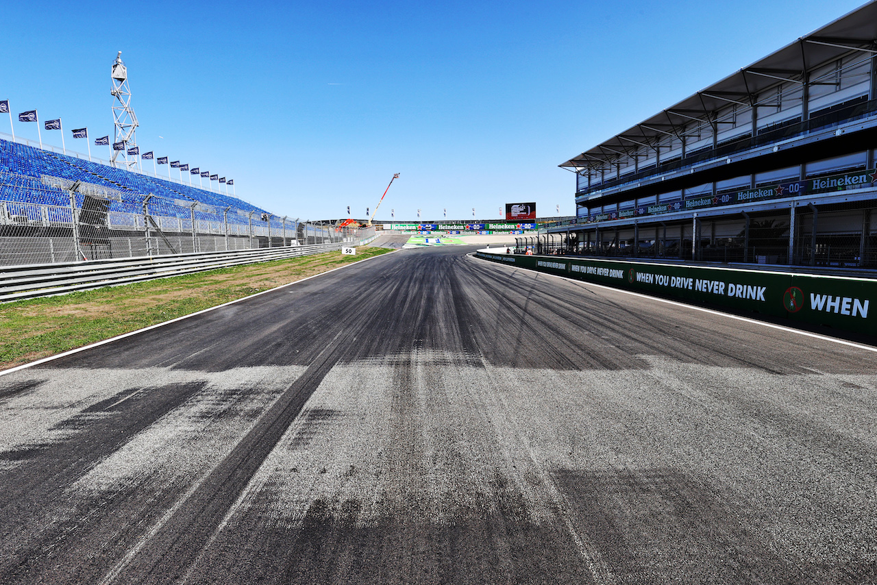 GP OLANDA, Circuit Atmosfera - partenza / finish straight.
01.09.2022. Formula 1 World Championship, Rd 14, Dutch Grand Prix, Zandvoort, Netherlands, Preparation Day.
- www.xpbimages.com, EMail: requests@xpbimages.com © Copyright: Moy / XPB Images