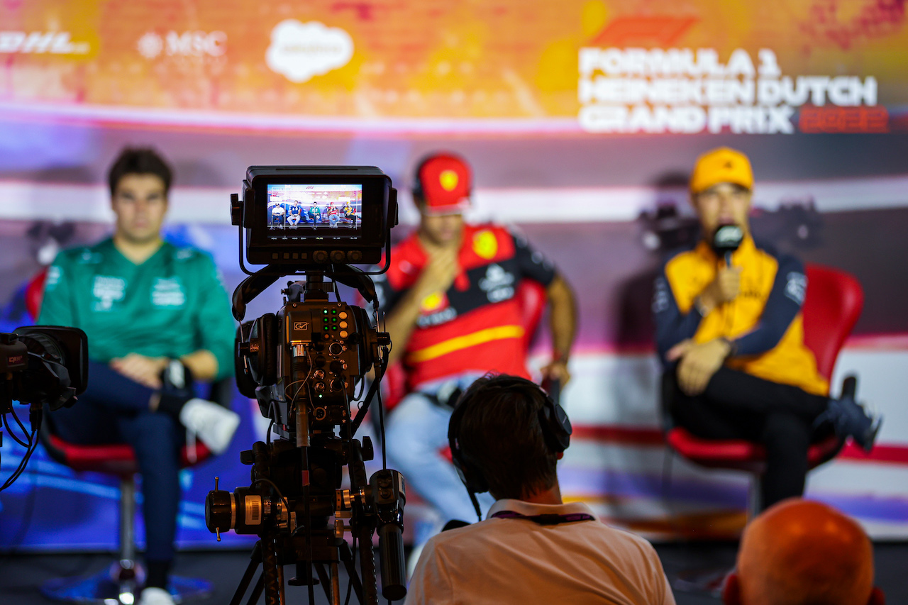 GP OLANDA, TV camera filming the FIA Press Conference.
01.09.2022. Formula 1 World Championship, Rd 14, Dutch Grand Prix, Zandvoort, Netherlands, Preparation Day.
- www.xpbimages.com, EMail: requests@xpbimages.com © Copyright: XPB Images
