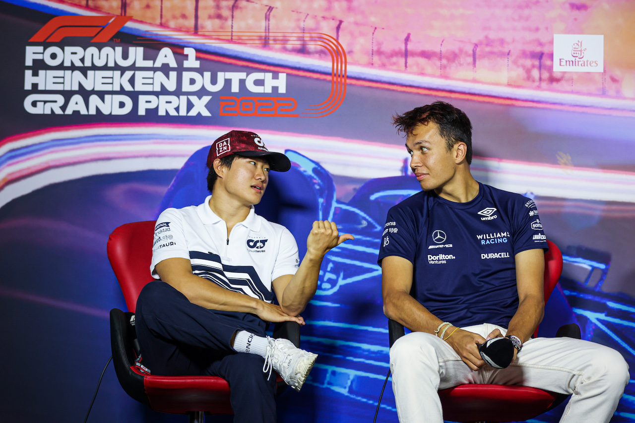 GP OLANDA, (L to R): Yuki Tsunoda (JPN) AlphaTauri e Alexander Albon (THA) Williams Racing in the FIA Press Conference.
01.09.2022. Formula 1 World Championship, Rd 14, Dutch Grand Prix, Zandvoort, Netherlands, Preparation Day.
- www.xpbimages.com, EMail: requests@xpbimages.com © Copyright: XPB Images