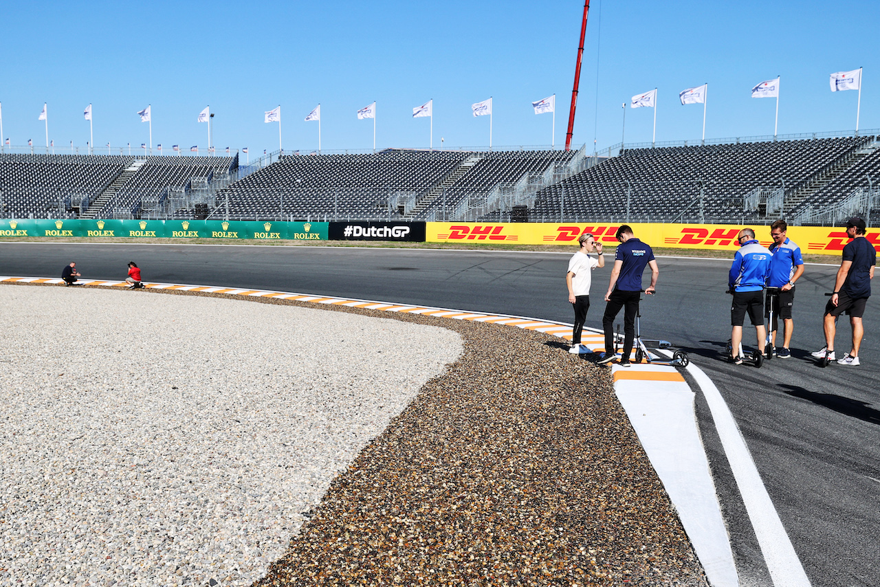 GP OLANDA, Circuit Atmosfera - turn 12 fake gravel run off.
01.09.2022. Formula 1 World Championship, Rd 14, Dutch Grand Prix, Zandvoort, Netherlands, Preparation Day.
- www.xpbimages.com, EMail: requests@xpbimages.com © Copyright: Moy / XPB Images