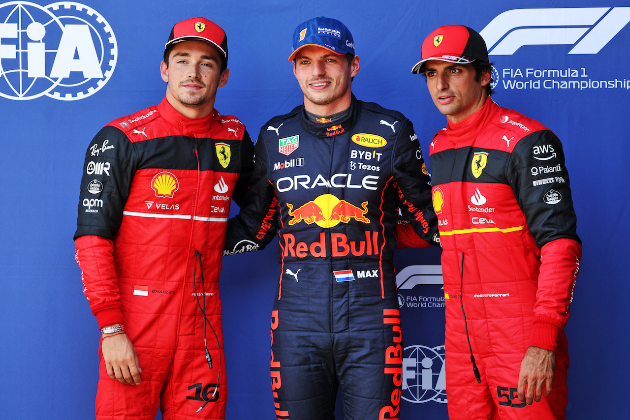 GP OLANDA, Qualifiche top three in parc ferme (L to R): Charles Leclerc (MON) Ferrari, second; Max Verstappen (NLD) Red Bull Racing, pole position; Carlos Sainz Jr (ESP) Ferrari, third.
03.09.2022. Formula 1 World Championship, Rd 14, Dutch Grand Prix, Zandvoort, Netherlands, Qualifiche Day.
- www.xpbimages.com, EMail: requests@xpbimages.com © Copyright: Bearne / XPB Images