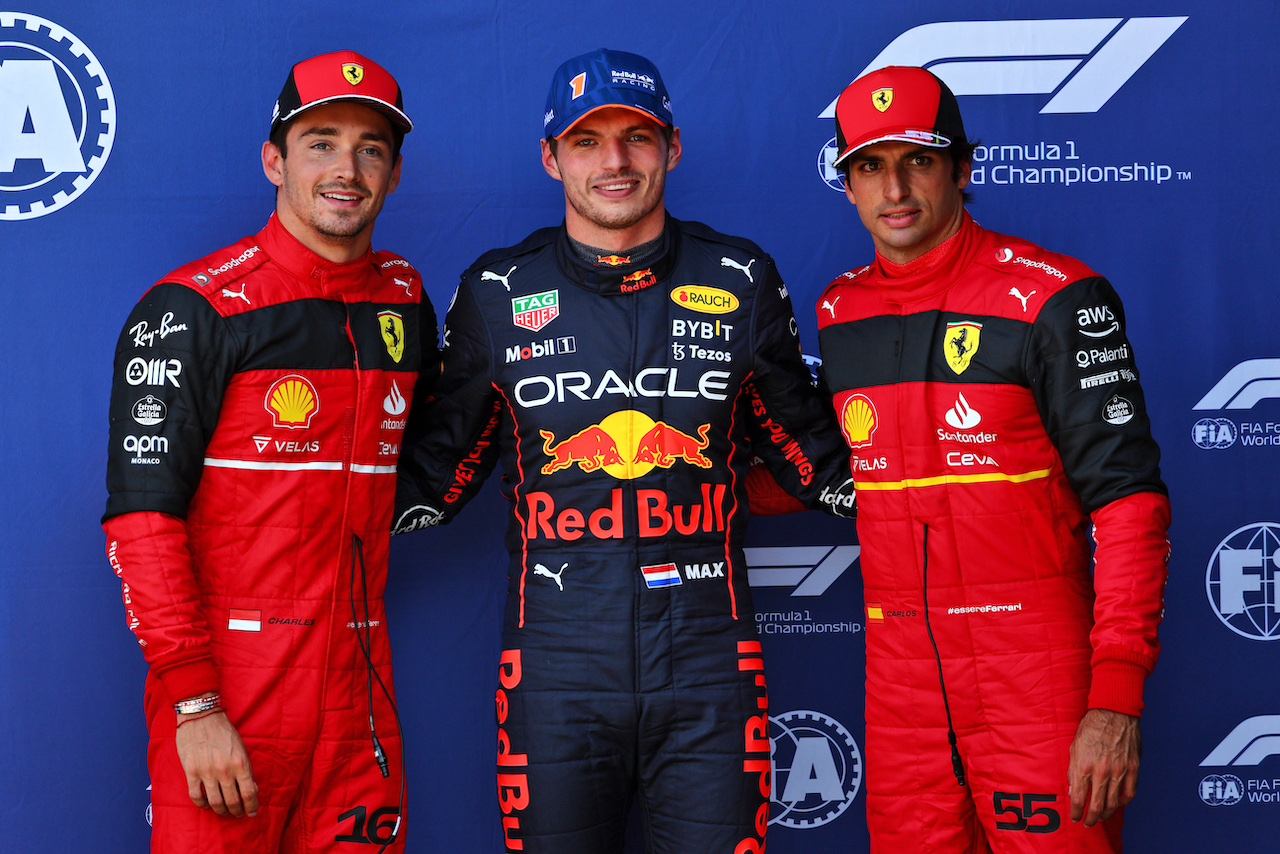 GP OLANDA, Qualifiche top three in parc ferme (L to R): Charles Leclerc (MON) Ferrari, second; Max Verstappen (NLD) Red Bull Racing, pole position; Carlos Sainz Jr (ESP) Ferrari, third.
03.09.2022. Formula 1 World Championship, Rd 14, Dutch Grand Prix, Zandvoort, Netherlands, Qualifiche Day.
- www.xpbimages.com, EMail: requests@xpbimages.com © Copyright: Miltenburg / XPB Images