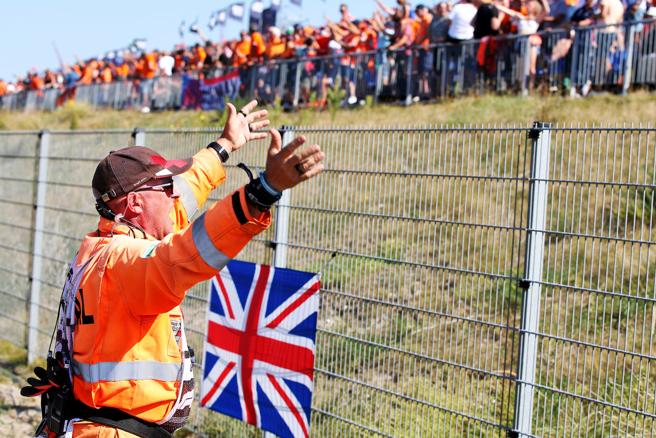 GP OLANDA, Circuit Atmosfera - an enthisastic marshal.
03.09.2022. Formula 1 World Championship, Rd 14, Dutch Grand Prix, Zandvoort, Netherlands, Qualifiche Day.
 - www.xpbimages.com, EMail: requests@xpbimages.com © Copyright: Coates / XPB Images