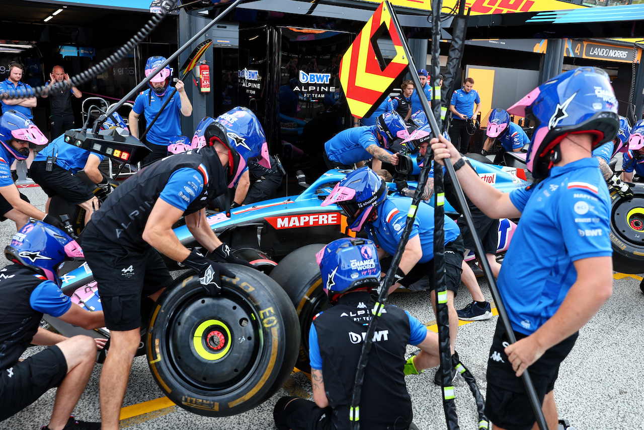 GP OLANDA, Alpine F1 Team practices a pit stop.
02.09.2022. Formula 1 World Championship, Rd 14, Dutch Grand Prix, Zandvoort, Netherlands, Practice Day.
- www.xpbimages.com, EMail: requests@xpbimages.com © Copyright: Miltenburg / XPB Images