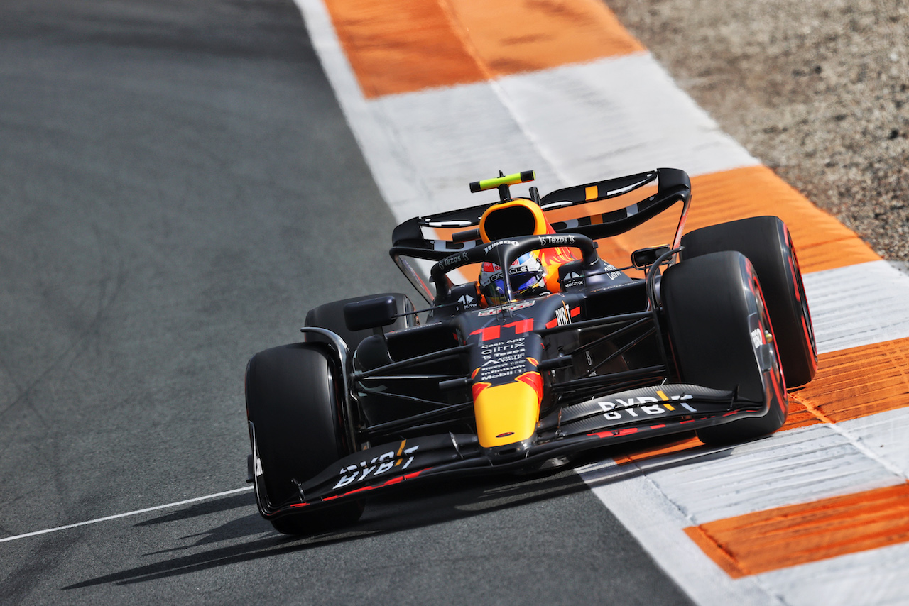 GP OLANDA, Sergio Perez (MEX) Red Bull Racing RB18.
02.09.2022. Formula 1 World Championship, Rd 14, Dutch Grand Prix, Zandvoort, Netherlands, Practice Day.
- www.xpbimages.com, EMail: requests@xpbimages.com © Copyright: Moy / XPB Images