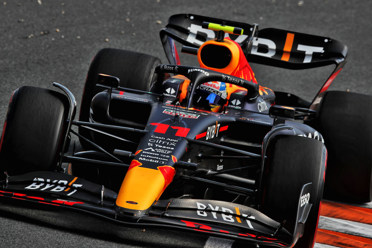 GP OLANDA, Sergio Perez (MEX) Red Bull Racing RB18.
02.09.2022. Formula 1 World Championship, Rd 14, Dutch Grand Prix, Zandvoort, Netherlands, Practice Day.
 - www.xpbimages.com, EMail: requests@xpbimages.com © Copyright: Coates / XPB Images