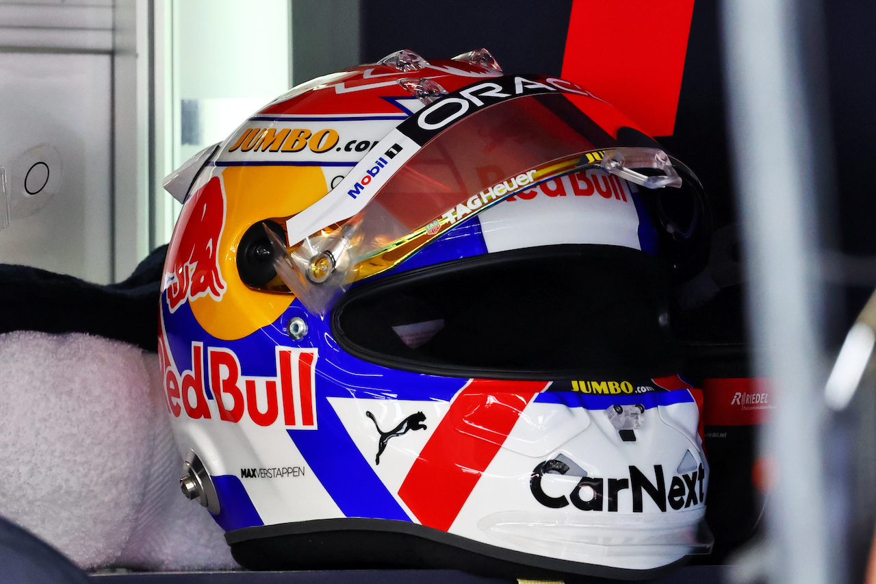 GP OLANDA, The helmet of Max Verstappen (NLD) Red Bull Racing.
02.09.2022. Formula 1 World Championship, Rd 14, Dutch Grand Prix, Zandvoort, Netherlands, Practice Day.
- www.xpbimages.com, EMail: requests@xpbimages.com © Copyright: Bearne / XPB Images