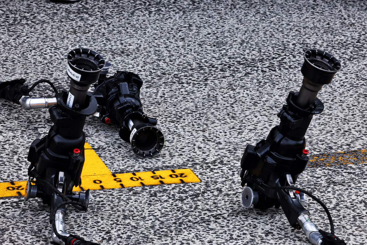 GP OLANDA, Pit stop air guns.
02.09.2022. Formula 1 World Championship, Rd 14, Dutch Grand Prix, Zandvoort, Netherlands, Practice Day.
- www.xpbimages.com, EMail: requests@xpbimages.com © Copyright: Miltenburg / XPB Images