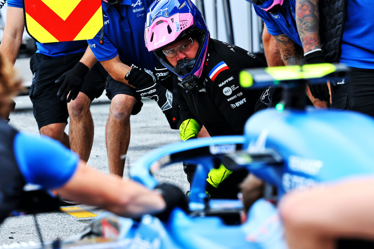 GP OLANDA, Alpine F1 Team practices a pit stop.
02.09.2022. Formula 1 World Championship, Rd 14, Dutch Grand Prix, Zandvoort, Netherlands, Practice Day.
- www.xpbimages.com, EMail: requests@xpbimages.com © Copyright: Miltenburg / XPB Images