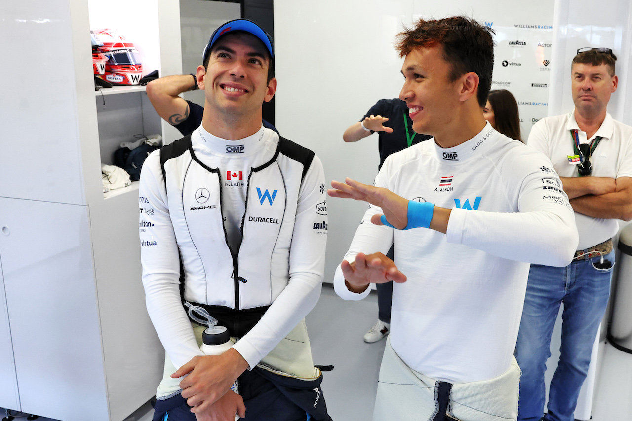 GP OLANDA, (L to R): Nicholas Latifi (CDN) Williams Racing with team mate Alexander Albon (THA) Williams Racing.
02.09.2022. Formula 1 World Championship, Rd 14, Dutch Grand Prix, Zandvoort, Netherlands, Practice Day.
- www.xpbimages.com, EMail: requests@xpbimages.com © Copyright: Bearne / XPB Images