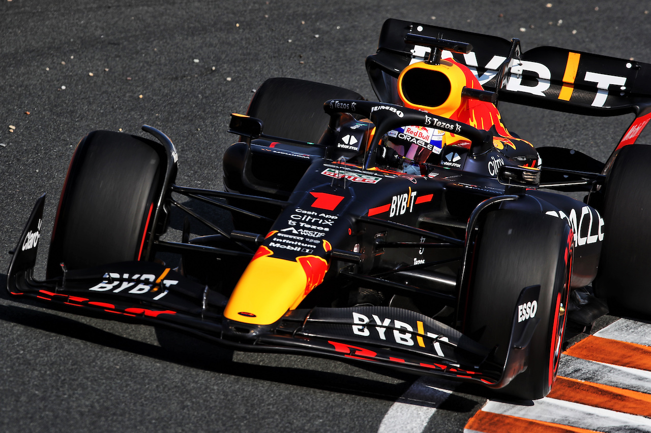 GP OLANDA, Max Verstappen (NLD) Red Bull Racing RB18.
02.09.2022. Formula 1 World Championship, Rd 14, Dutch Grand Prix, Zandvoort, Netherlands, Practice Day.
 - www.xpbimages.com, EMail: requests@xpbimages.com © Copyright: Coates / XPB Images