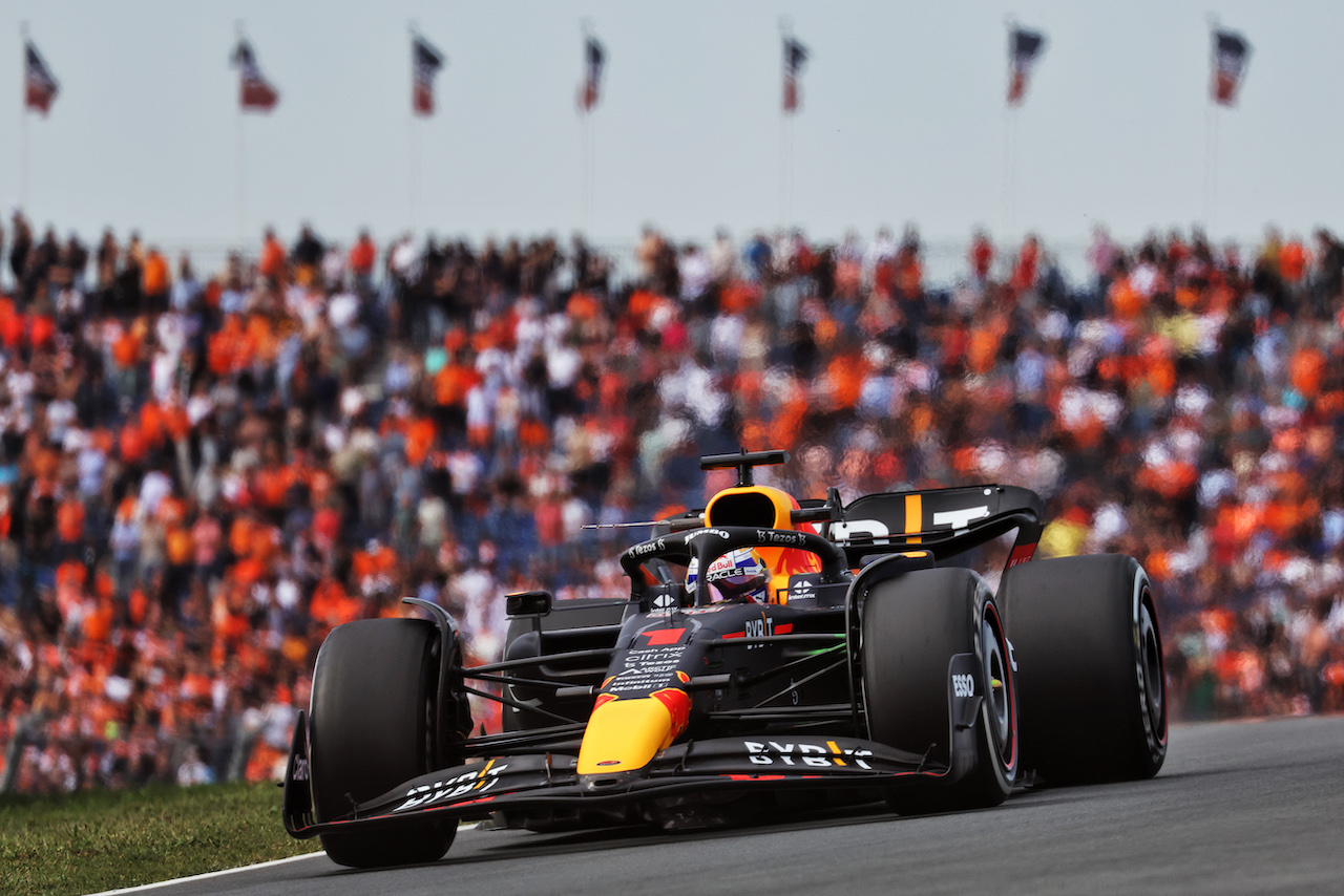 GP OLANDA, Max Verstappen (NLD) Red Bull Racing RB18.
02.09.2022. Formula 1 World Championship, Rd 14, Dutch Grand Prix, Zandvoort, Netherlands, Practice Day.
- www.xpbimages.com, EMail: requests@xpbimages.com © Copyright: Bearne / XPB Images