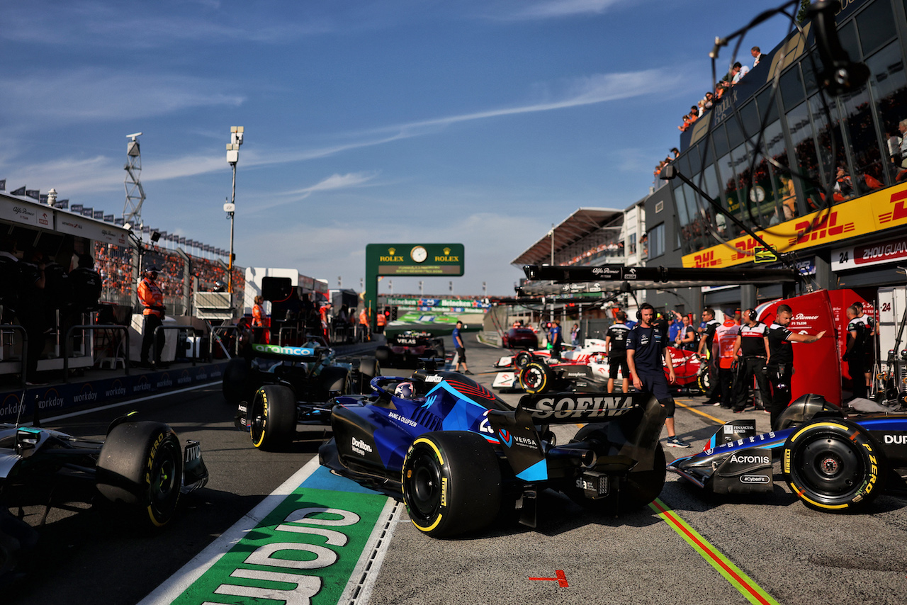 GP OLANDA, Alexander Albon (THA) Williams Racing FW44 leaves the pits.
02.09.2022. Formula 1 World Championship, Rd 14, Dutch Grand Prix, Zandvoort, Netherlands, Practice Day.
- www.xpbimages.com, EMail: requests@xpbimages.com © Copyright: Bearne / XPB Images