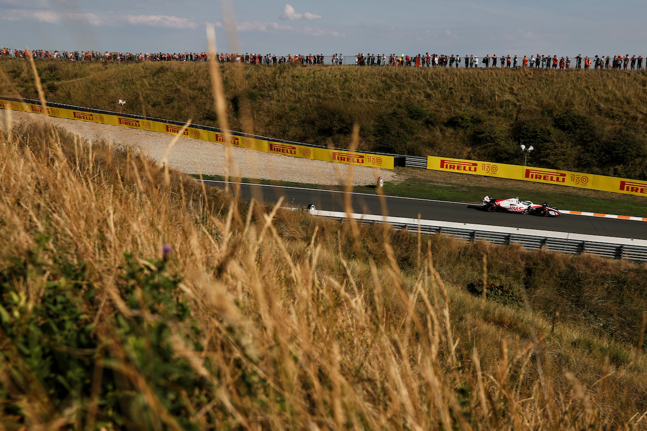 GP OLANDA, Mick Schumacher (GER) Haas VF-22.
02.09.2022. Formula 1 World Championship, Rd 14, Dutch Grand Prix, Zandvoort, Netherlands, Practice Day.
- www.xpbimages.com, EMail: requests@xpbimages.com © Copyright: Moy / XPB Images