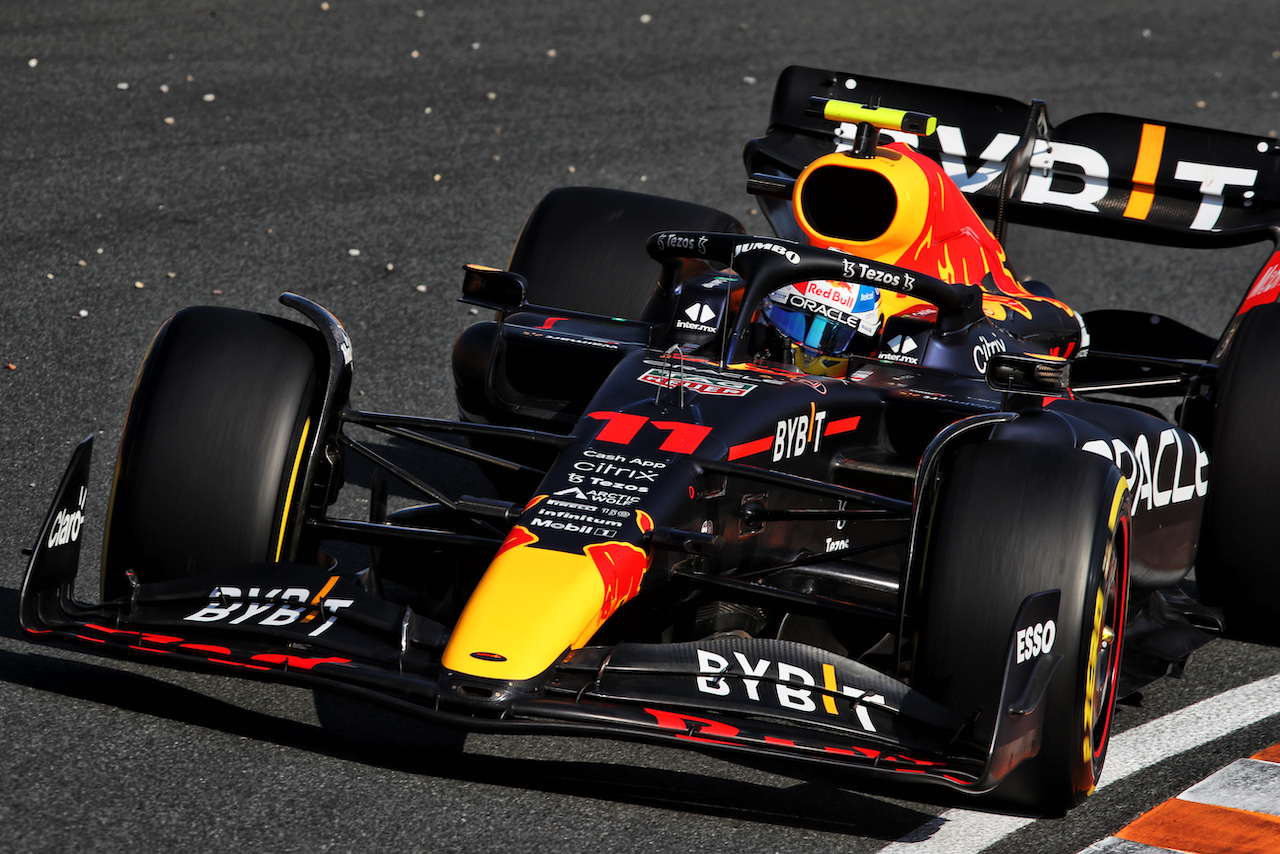 GP OLANDA, Sergio Perez (MEX) Red Bull Racing RB18.
02.09.2022. Formula 1 World Championship, Rd 14, Dutch Grand Prix, Zandvoort, Netherlands, Practice Day.
 - www.xpbimages.com, EMail: requests@xpbimages.com © Copyright: Coates / XPB Images
