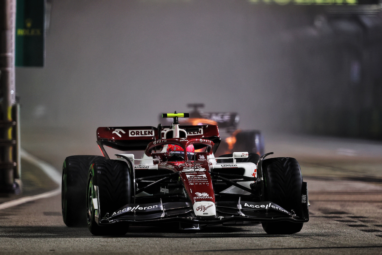 GP SINGAPORE, Guanyu Zhou (CHN) Alfa Romeo F1 Team C42.
02.10.2022. Formula 1 World Championship, Rd 17, Singapore Grand Prix, Marina Bay Street Circuit, Singapore, Gara Day.
- www.xpbimages.com, EMail: requests@xpbimages.com © Copyright: Moy / XPB Images