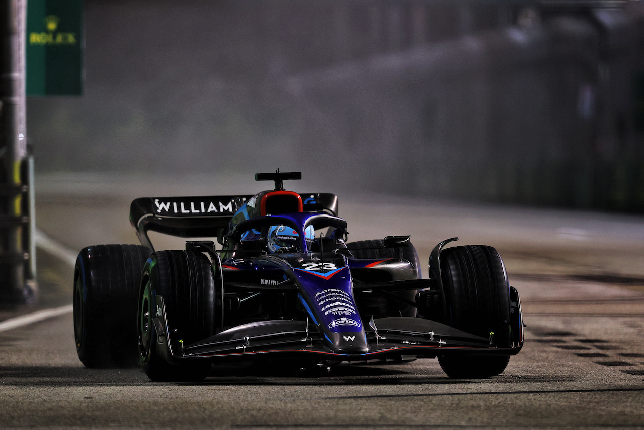GP SINGAPORE, Alexander Albon (THA) Williams Racing FW44.
02.10.2022. Formula 1 World Championship, Rd 17, Singapore Grand Prix, Marina Bay Street Circuit, Singapore, Gara Day.
- www.xpbimages.com, EMail: requests@xpbimages.com © Copyright: Moy / XPB Images