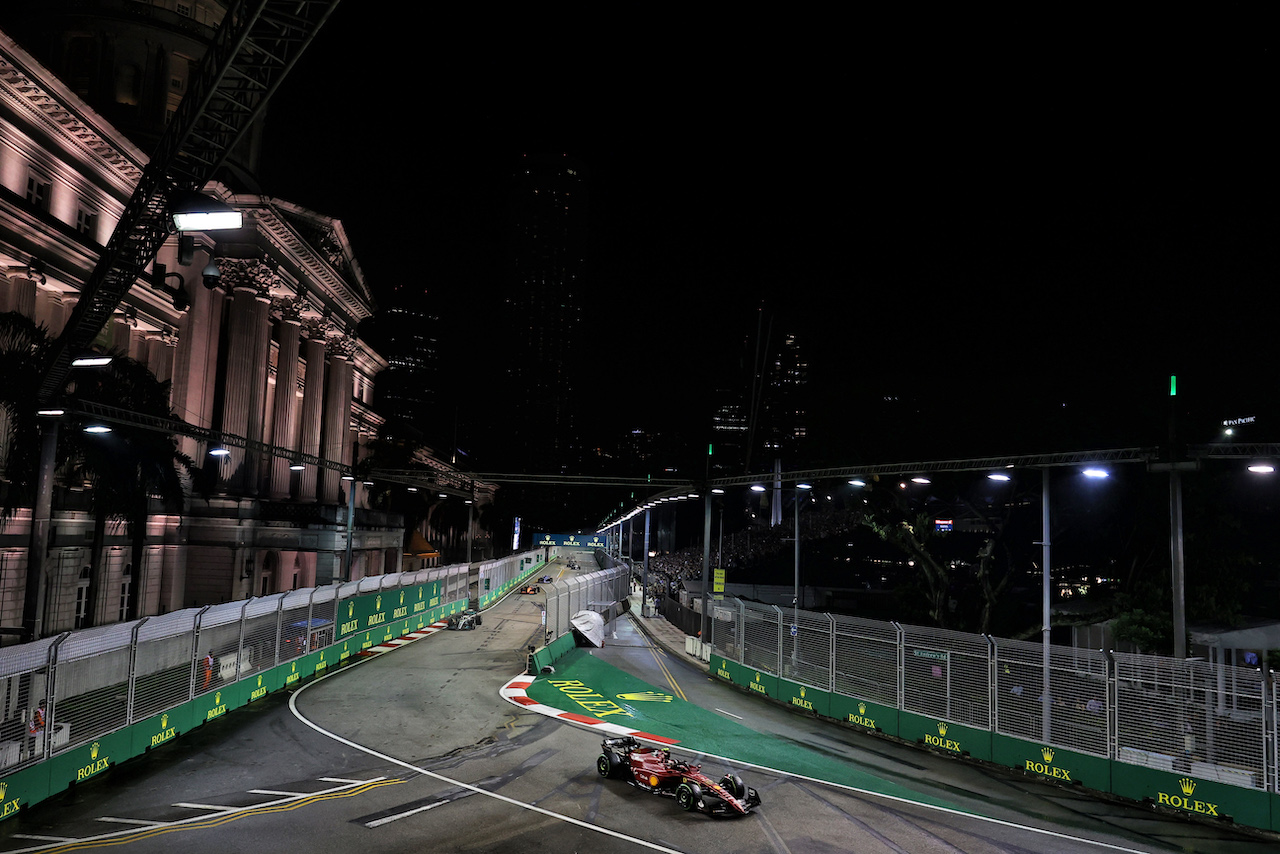 GP SINGAPORE, Carlos Sainz Jr (ESP) Ferrari F1-75.
02.10.2022. Formula 1 World Championship, Rd 17, Singapore Grand Prix, Marina Bay Street Circuit, Singapore, Gara Day.
- www.xpbimages.com, EMail: requests@xpbimages.com © Copyright: Moy / XPB Images
