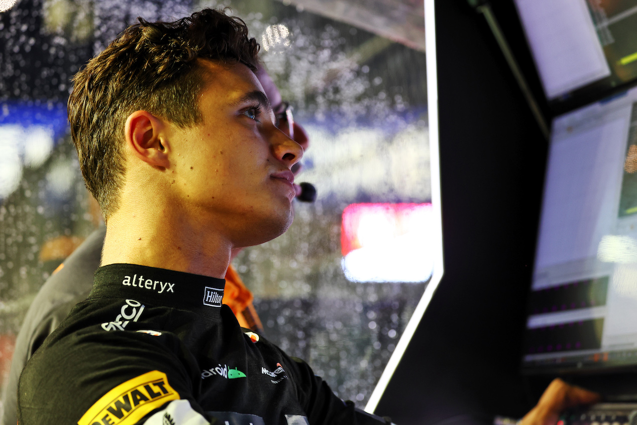 GP SINGAPORE, Lando Norris (GBR) McLaren.
02.10.2022. Formula 1 World Championship, Rd 17, Singapore Grand Prix, Marina Bay Street Circuit, Singapore, Gara Day.
 - www.xpbimages.com, EMail: requests@xpbimages.com © Copyright: Coates / XPB Images