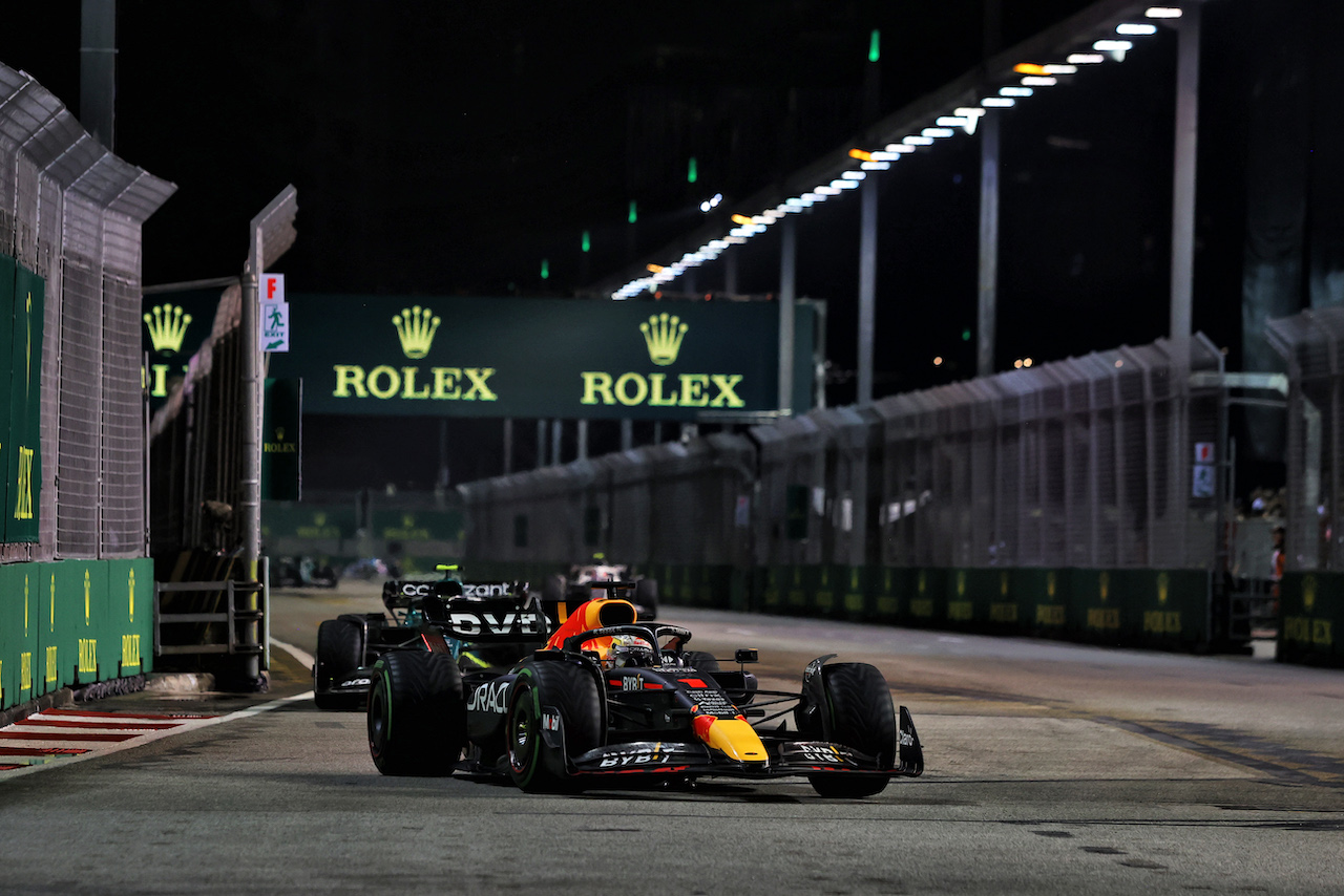 GP SINGAPORE, Max Verstappen (NLD) Red Bull Racing RB18.
02.10.2022. Formula 1 World Championship, Rd 17, Singapore Grand Prix, Marina Bay Street Circuit, Singapore, Gara Day.
- www.xpbimages.com, EMail: requests@xpbimages.com © Copyright: Moy / XPB Images