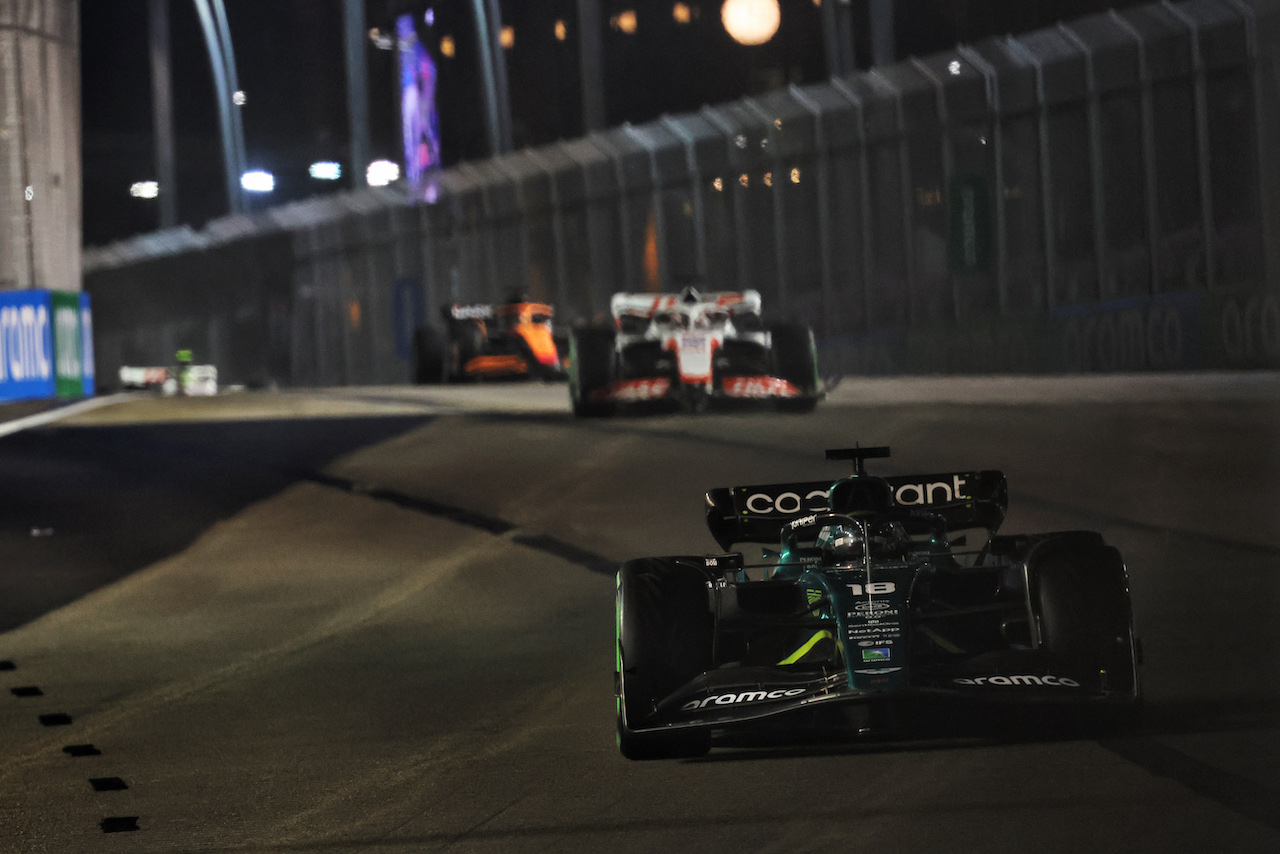 GP SINGAPORE, Lance Stroll (CDN) Aston Martin F1 Team AMR22.
02.10.2022. Formula 1 World Championship, Rd 17, Singapore Grand Prix, Marina Bay Street Circuit, Singapore, Gara Day.
- www.xpbimages.com, EMail: requests@xpbimages.com © Copyright: Bearne / XPB Images