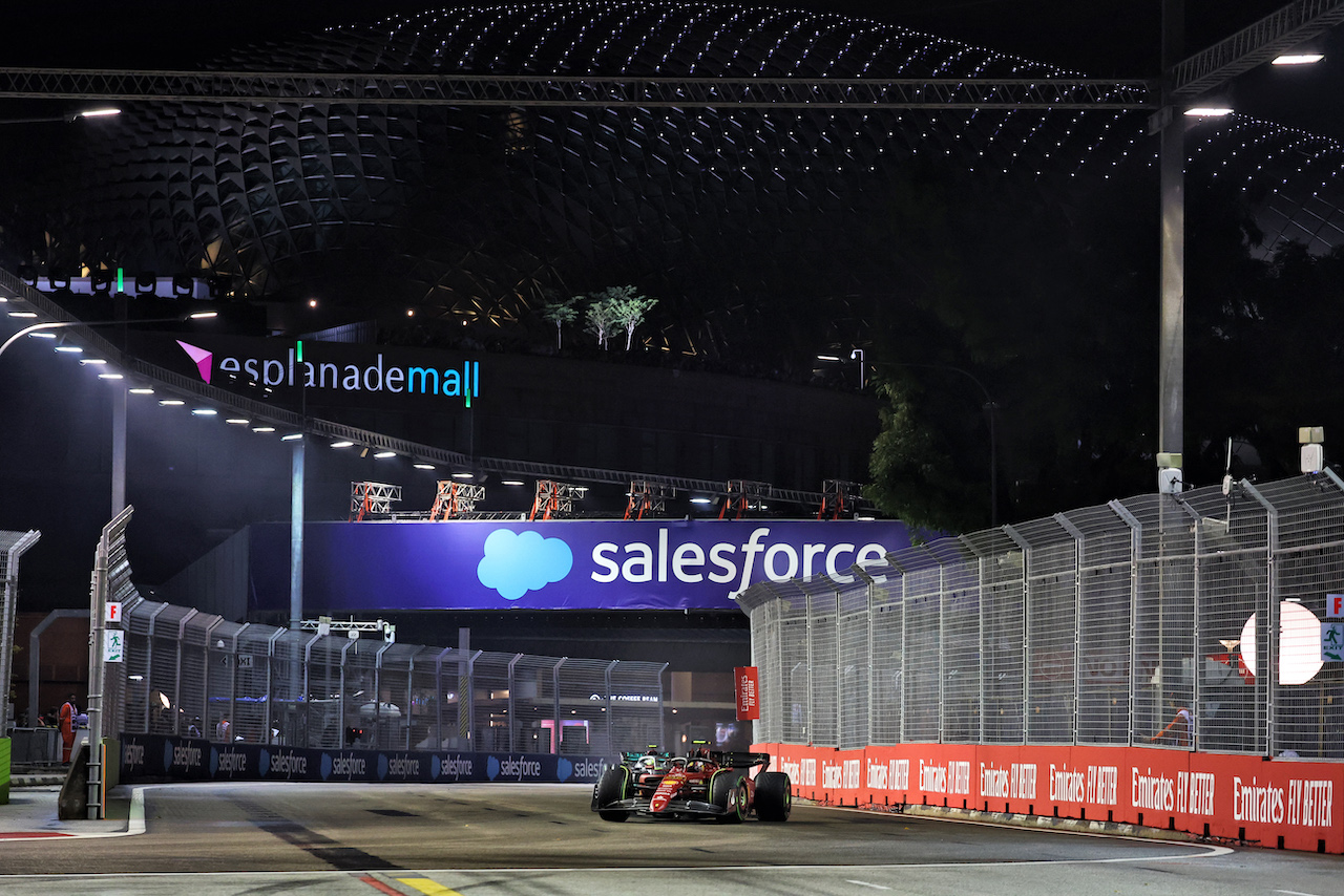 GP SINGAPORE, Carlos Sainz Jr (ESP) Ferrari F1-75.
02.10.2022. Formula 1 World Championship, Rd 17, Singapore Grand Prix, Marina Bay Street Circuit, Singapore, Gara Day.
- www.xpbimages.com, EMail: requests@xpbimages.com © Copyright: Bearne / XPB Images