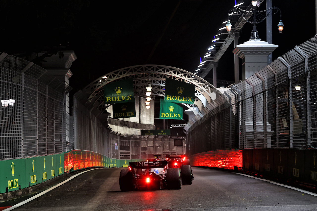 GP SINGAPORE, George Russell (GBR) Mercedes AMG F1 W13.
02.10.2022. Formula 1 World Championship, Rd 17, Singapore Grand Prix, Marina Bay Street Circuit, Singapore, Gara Day.
- www.xpbimages.com, EMail: requests@xpbimages.com © Copyright: Moy / XPB Images