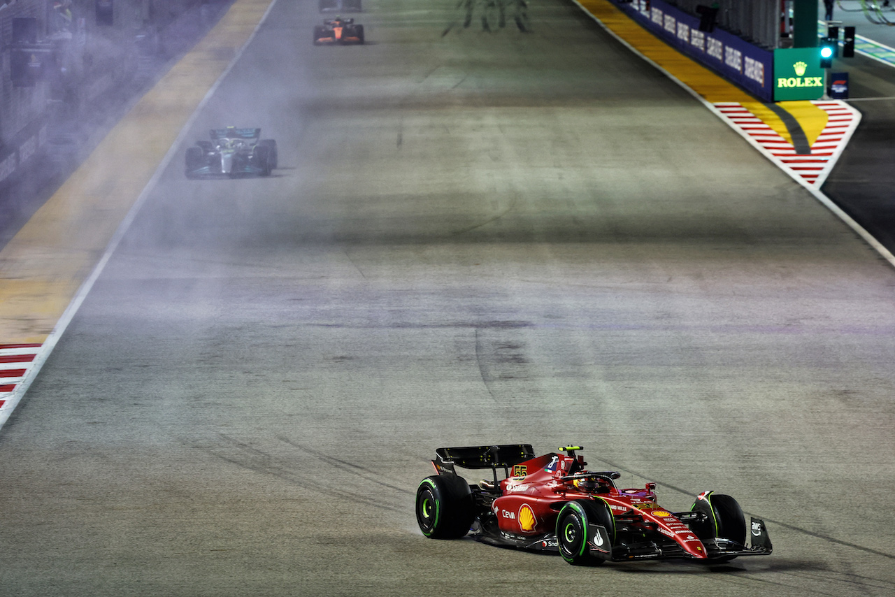 GP SINGAPORE, Carlos Sainz Jr (ESP) Ferrari F1-75.
02.10.2022. Formula 1 World Championship, Rd 17, Singapore Grand Prix, Marina Bay Street Circuit, Singapore, Gara Day.
- www.xpbimages.com, EMail: requests@xpbimages.com © Copyright: Batchelor / XPB Images