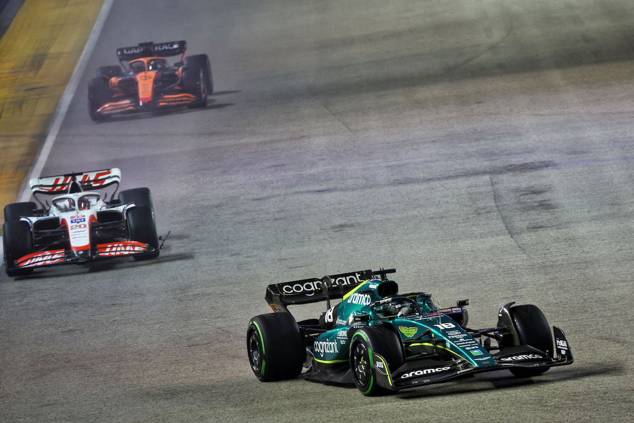 GP SINGAPORE, Lance Stroll (CDN) Aston Martin F1 Team AMR22.
02.10.2022. Formula 1 World Championship, Rd 17, Singapore Grand Prix, Marina Bay Street Circuit, Singapore, Gara Day.
- www.xpbimages.com, EMail: requests@xpbimages.com © Copyright: Batchelor / XPB Images