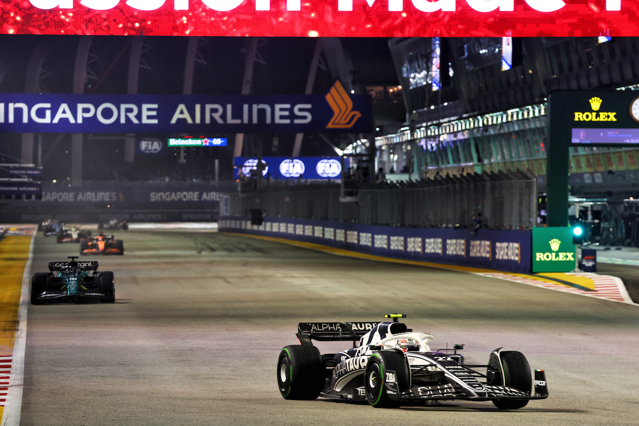 GP SINGAPORE, Yuki Tsunoda (JPN) AlphaTauri AT03.
02.10.2022. Formula 1 World Championship, Rd 17, Singapore Grand Prix, Marina Bay Street Circuit, Singapore, Gara Day.
- www.xpbimages.com, EMail: requests@xpbimages.com © Copyright: Batchelor / XPB Images
