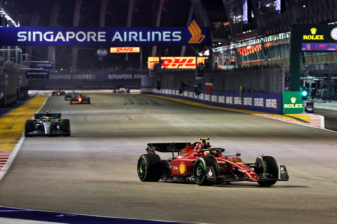 GP SINGAPORE, Carlos Sainz Jr (ESP) Ferrari F1-75.
02.10.2022. Formula 1 World Championship, Rd 17, Singapore Grand Prix, Marina Bay Street Circuit, Singapore, Gara Day.
- www.xpbimages.com, EMail: requests@xpbimages.com © Copyright: Batchelor / XPB Images