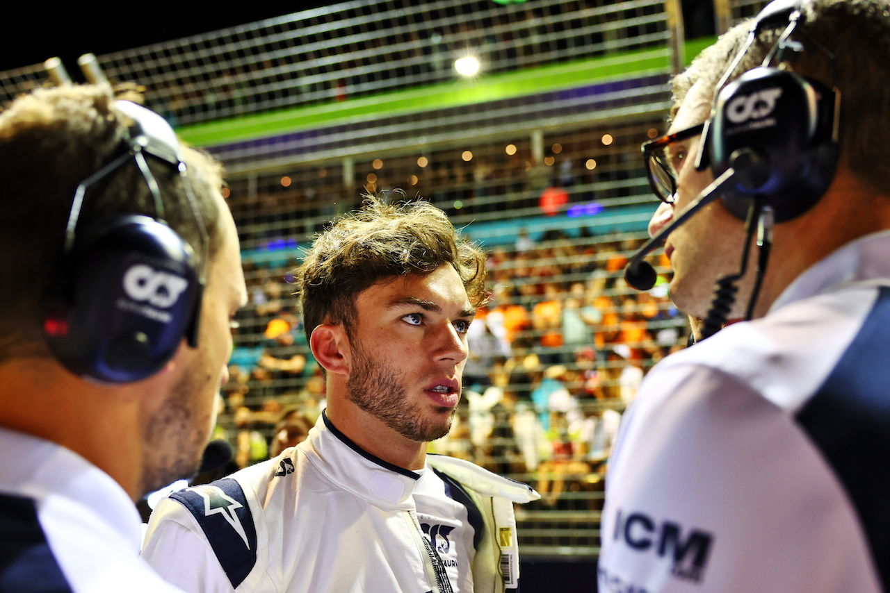 GP SINGAPORE, Pierre Gasly (FRA) AlphaTauri on the grid.
02.10.2022. Formula 1 World Championship, Rd 17, Singapore Grand Prix, Marina Bay Street Circuit, Singapore, Gara Day.
- www.xpbimages.com, EMail: requests@xpbimages.com © Copyright: Batchelor / XPB Images
