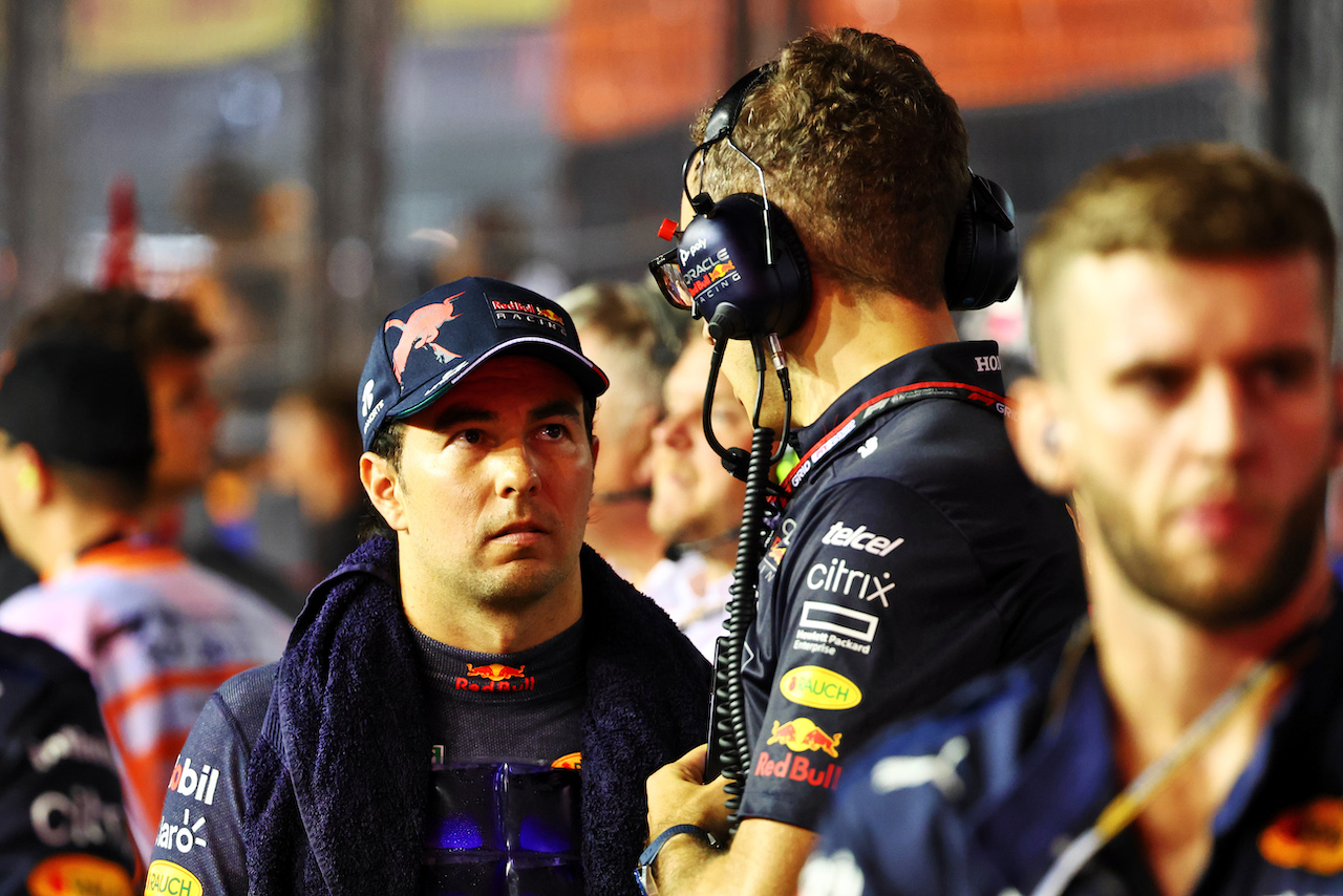 GP SINGAPORE, Sergio Perez (MEX) Red Bull Racing on the grid.
02.10.2022. Formula 1 World Championship, Rd 17, Singapore Grand Prix, Marina Bay Street Circuit, Singapore, Gara Day.
- www.xpbimages.com, EMail: requests@xpbimages.com © Copyright: Batchelor / XPB Images