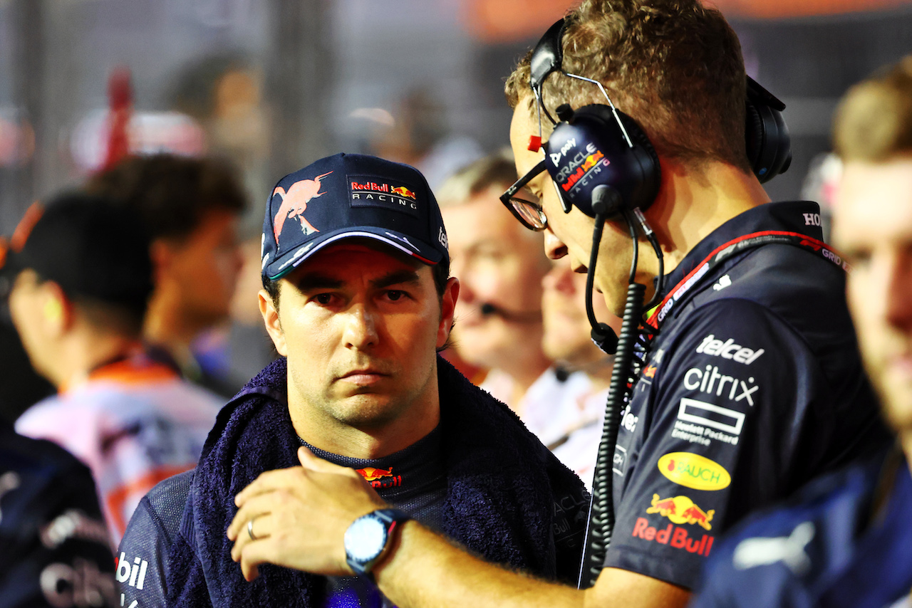 GP SINGAPORE, Sergio Perez (MEX) Red Bull Racing on the grid.
02.10.2022. Formula 1 World Championship, Rd 17, Singapore Grand Prix, Marina Bay Street Circuit, Singapore, Gara Day.
- www.xpbimages.com, EMail: requests@xpbimages.com © Copyright: Batchelor / XPB Images