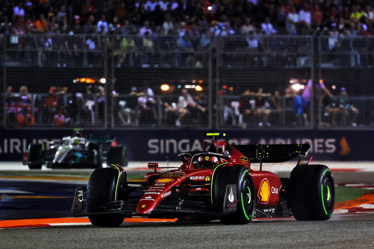 GP SINGAPORE, Carlos Sainz Jr (ESP) Ferrari F1-75.
02.10.2022. Formula 1 World Championship, Rd 17, Singapore Grand Prix, Marina Bay Street Circuit, Singapore, Gara Day.
- www.xpbimages.com, EMail: requests@xpbimages.com © Copyright: Charniaux / XPB Images