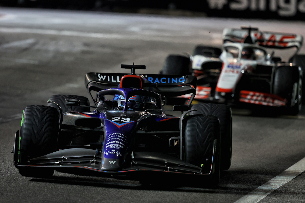 GP SINGAPORE, Alexander Albon (THA) Williams Racing FW44.
02.10.2022. Formula 1 World Championship, Rd 17, Singapore Grand Prix, Marina Bay Street Circuit, Singapore, Gara Day.
- www.xpbimages.com, EMail: requests@xpbimages.com © Copyright: Moy / XPB Images